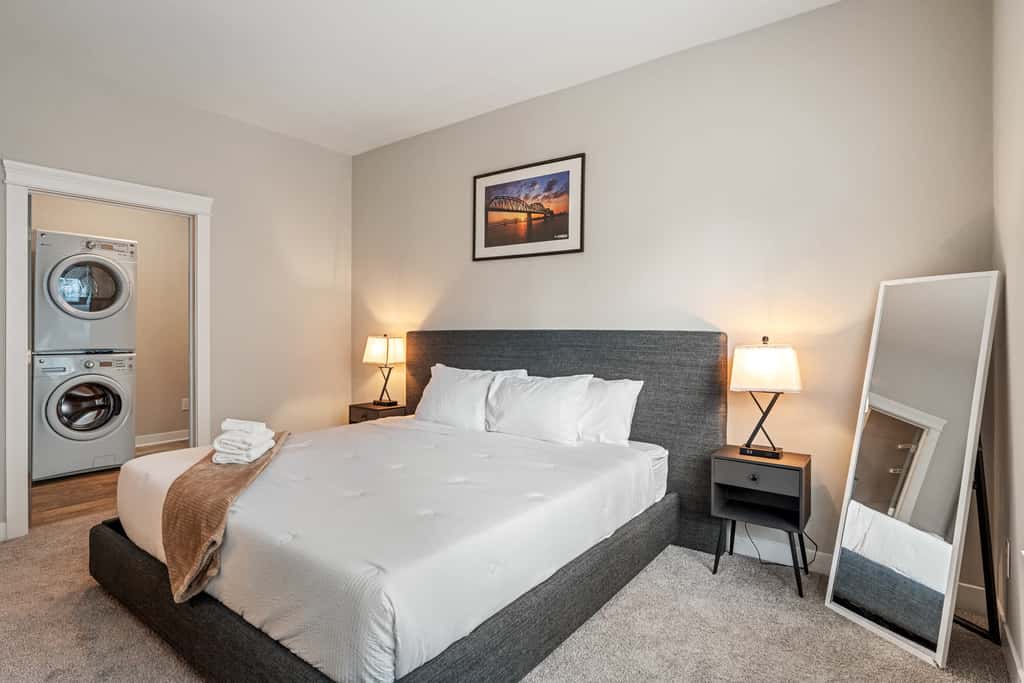 CozySuites Penrose | 1BR/1BA on Mass w/ pool & parking