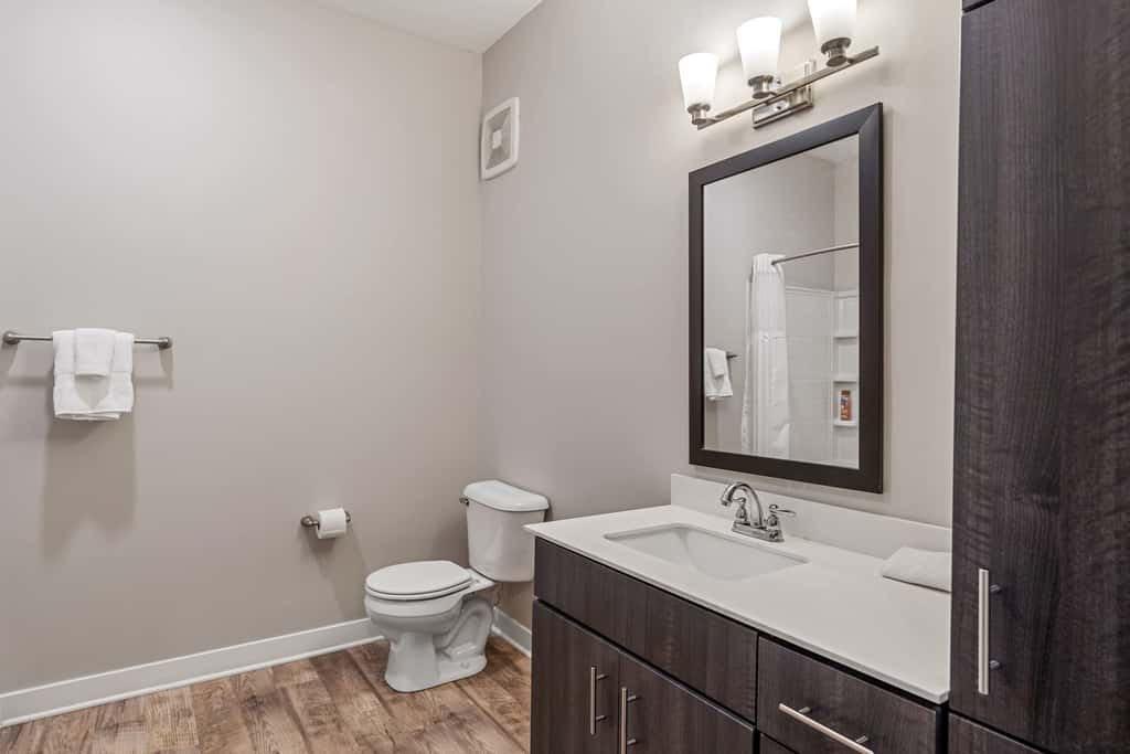 CozySuites Penrose | 1BR/1BA on Mass w/ pool & parking