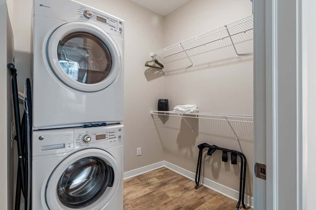 CozySuites Penrose | 1BR/1BA on Mass w/ pool & parking