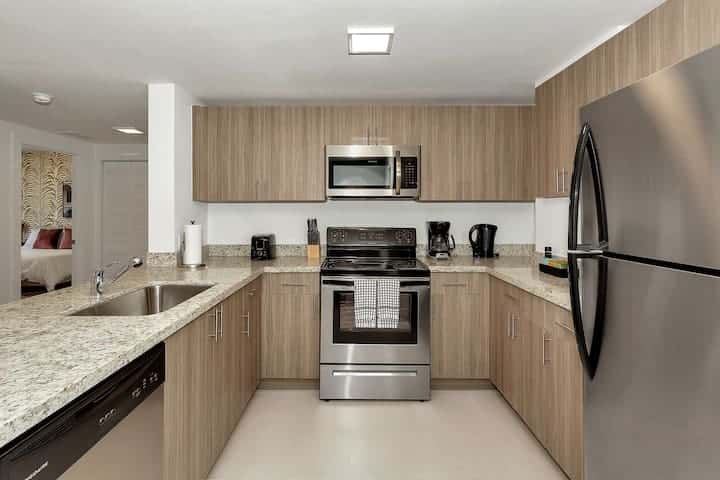 Roami at Grove 27 | 15 Min to Beach | 3BR