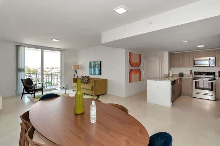 Roami at Grove 27 | 15 Min to Beach | 3BR
