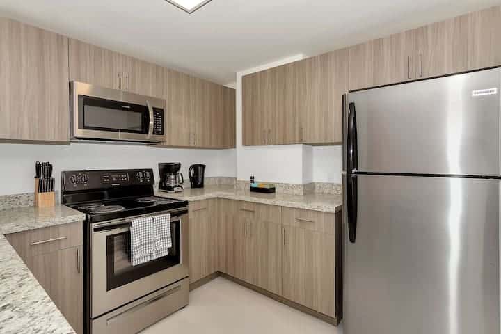Roami at Grove 27 | 15 Min to Beach | 3BR