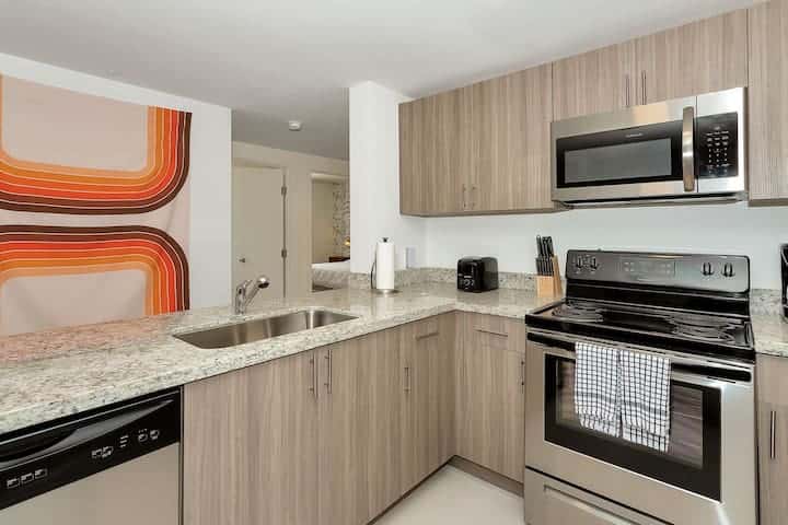 Roami at Grove 27 | 15 Min to Beach | 3BR