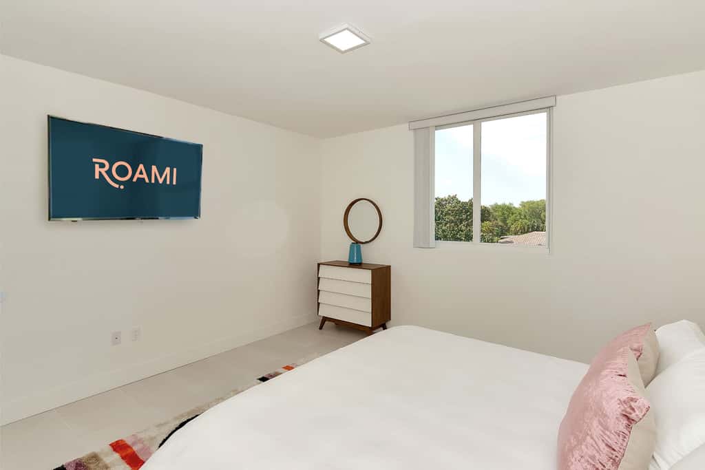 Roami at Grove 27 | 15 Min to Beach | 3BR