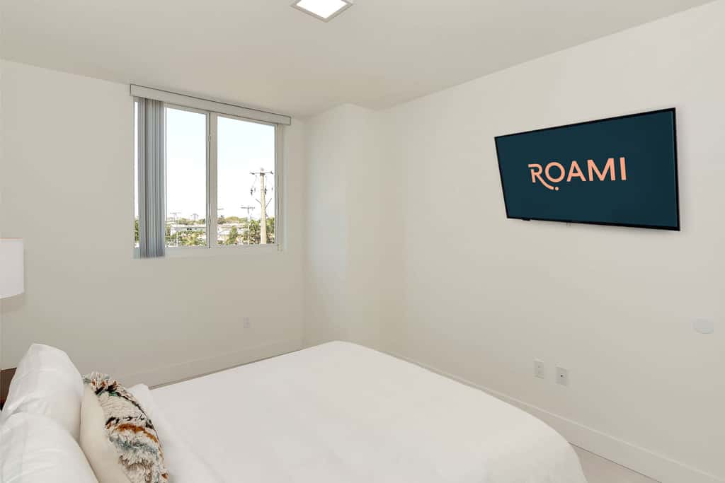 Roami at Grove 27 | 15 Min to Beach | 3BR