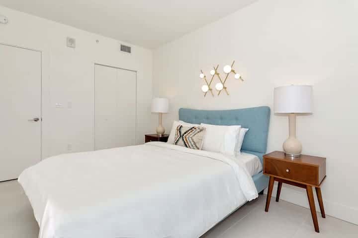 Roami at Grove 27 | 15 Min to Beach | 3BR