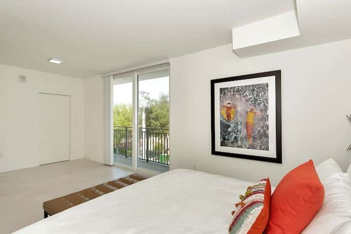 Roami at Grove 27 | 15 Min to Beach | 3BR