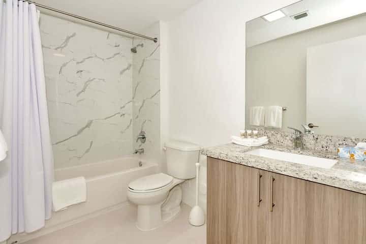 Roami at Grove 27 | 15 Min to Beach | 3BR