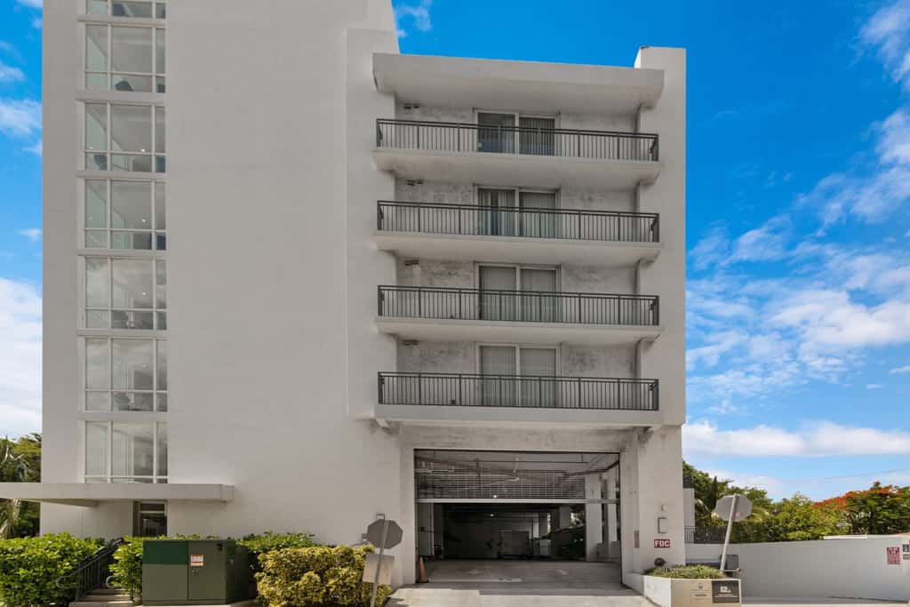 Roami at Grove 27 | 15 Min to Beach | 3BR