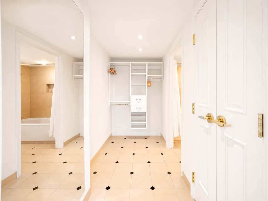 CozySuites Showboat Stylish 2BR 3BA Boardwalk Condo