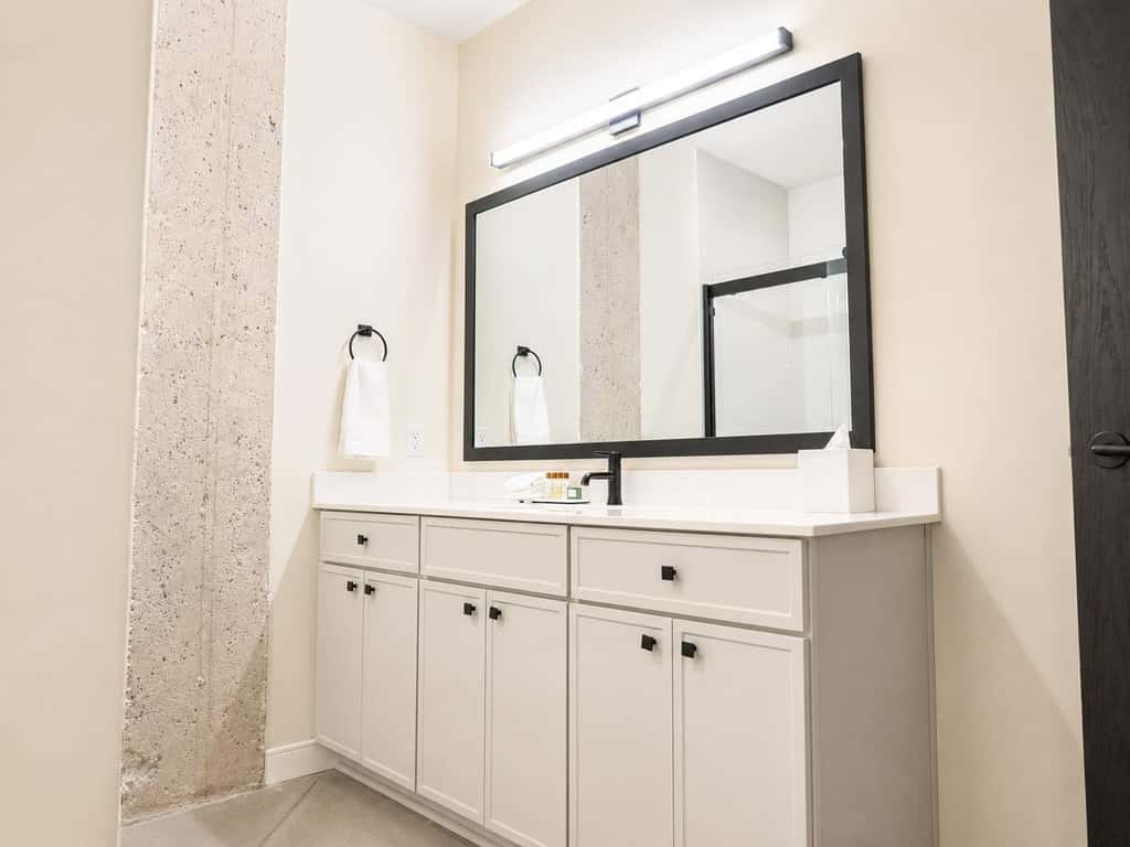 Roami at Century Plaza | Convention Center | 2BR