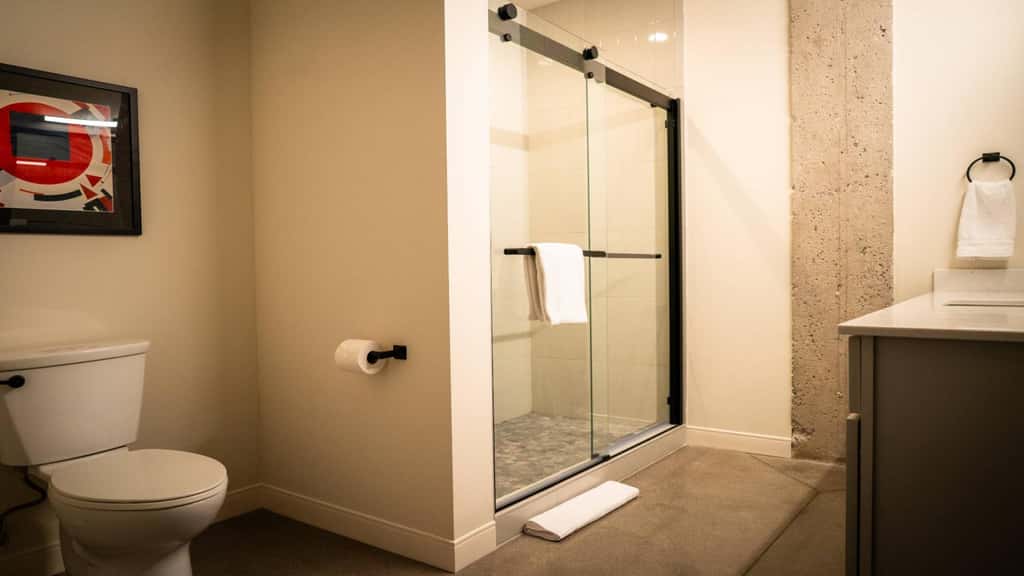 Roami at Century Plaza | 5BR combo | sleeps 12