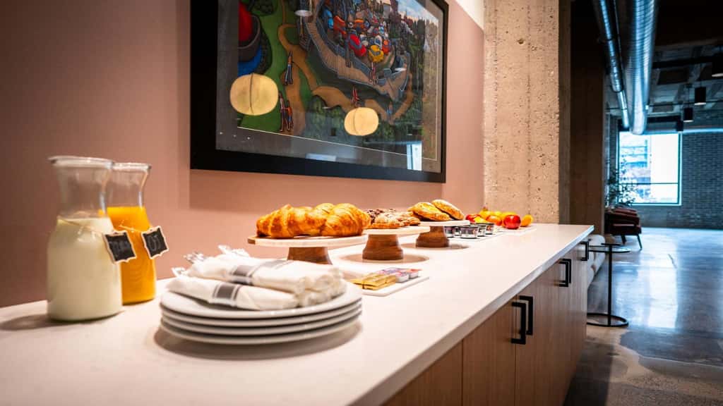 Roami at Century Plaza | 5BR combo | sleeps 12