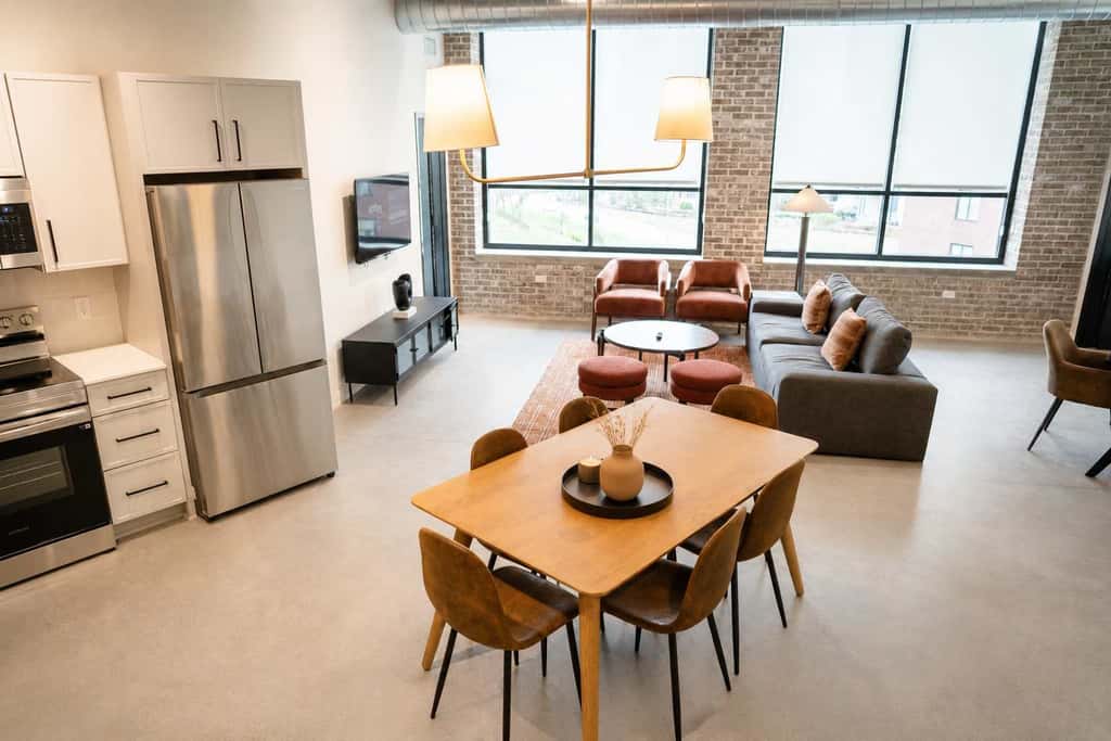 Roami at Century Plaza | 5BR combo | sleeps 12