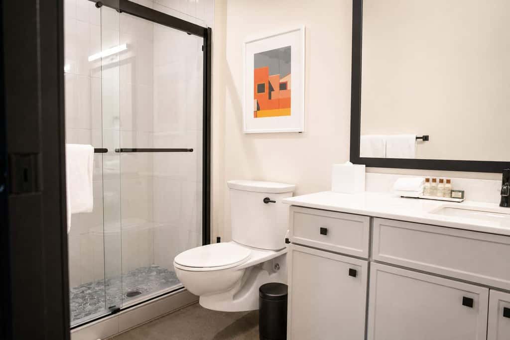 Roami at Century Plaza | 5BR combo | sleeps 12
