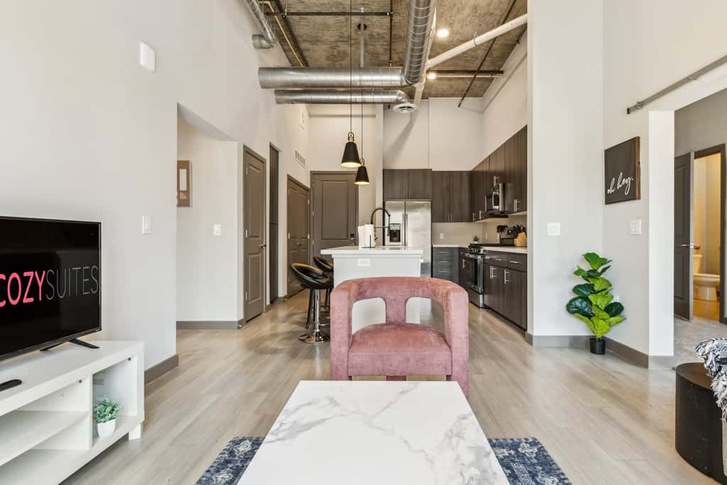 CozySuites PHX RORO Gym, Pets, Parking! 2BR