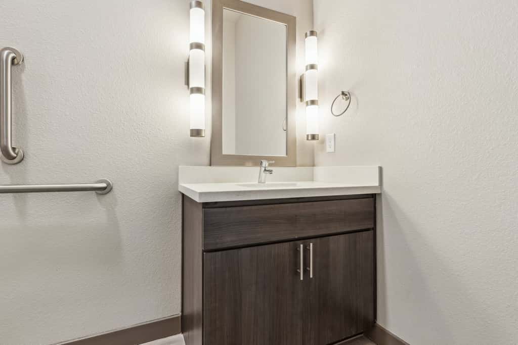 CozySuites PHX RORO Gym, Pets, Parking! 2BR