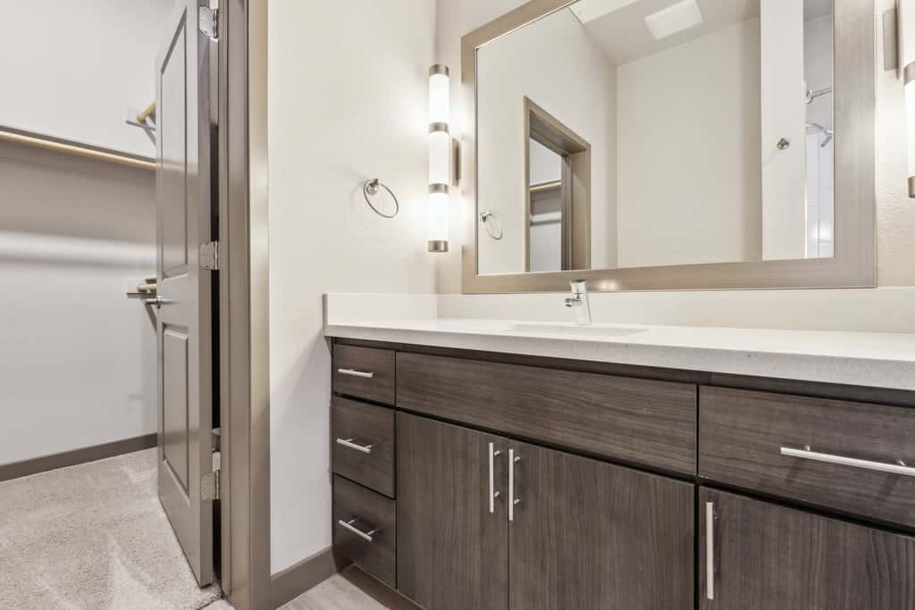 CozySuites PHX RORO Gym, Pets, Parking! 2BR