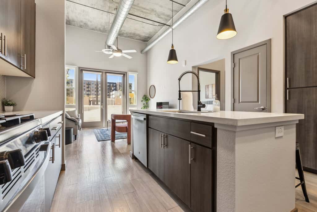 CozySuites PHX RORO Gym, Pets, Parking! 2BR