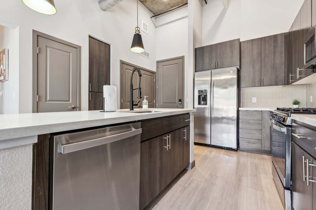 CozySuites PHX RORO Gym, Pets, Parking! 2BR