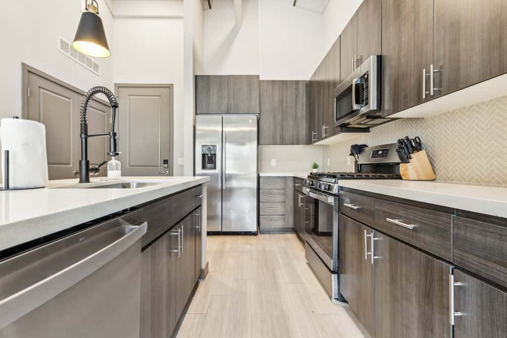 CozySuites PHX RORO Gym, Pets, Parking! 2BR
