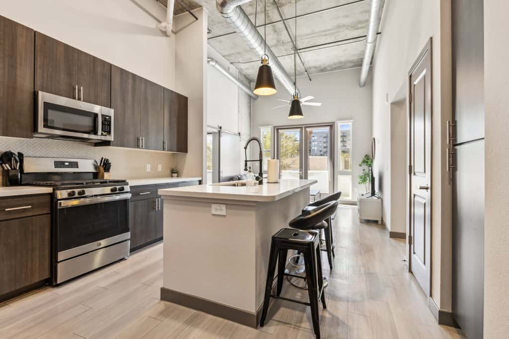 CozySuites PHX RORO Gym, Pets, Parking! 2BR