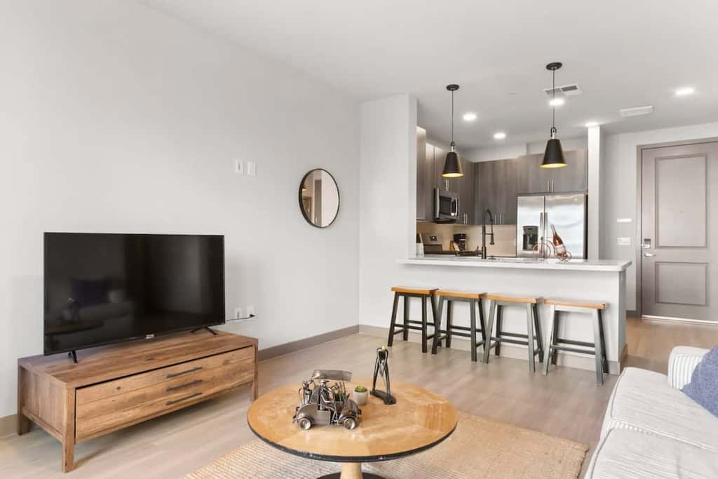 CozySuites Phoenix 3BR Apt w/ Pool, Parking, Pets