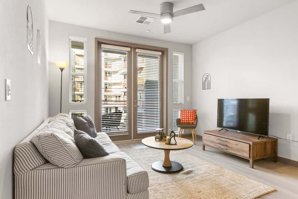 CozySuites Phoenix 3BR Apt w/ Pool, Parking, Pets