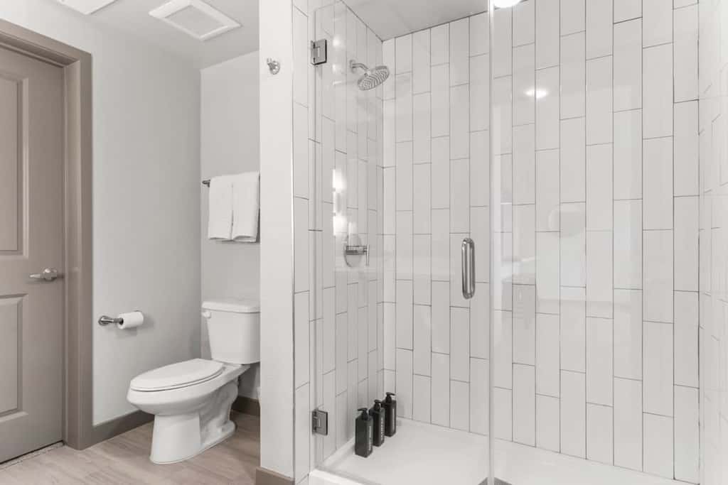 CozySuites Phoenix 3BR Apt w/ Pool, Parking, Pets