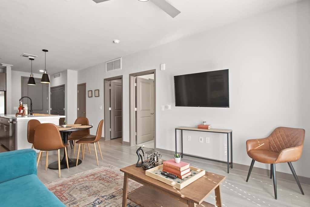 CozySuites Phoenix 3BR Apt w/ Pool, Parking, Pets
