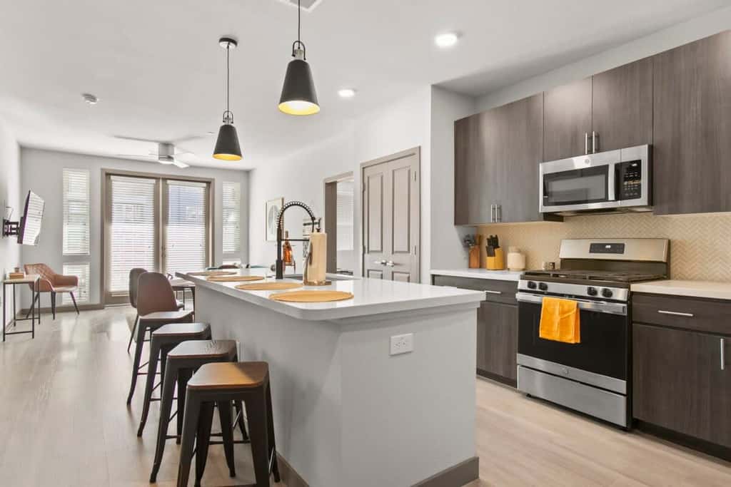 CozySuites Phoenix 3BR Apt w/ Pool, Parking, Pets