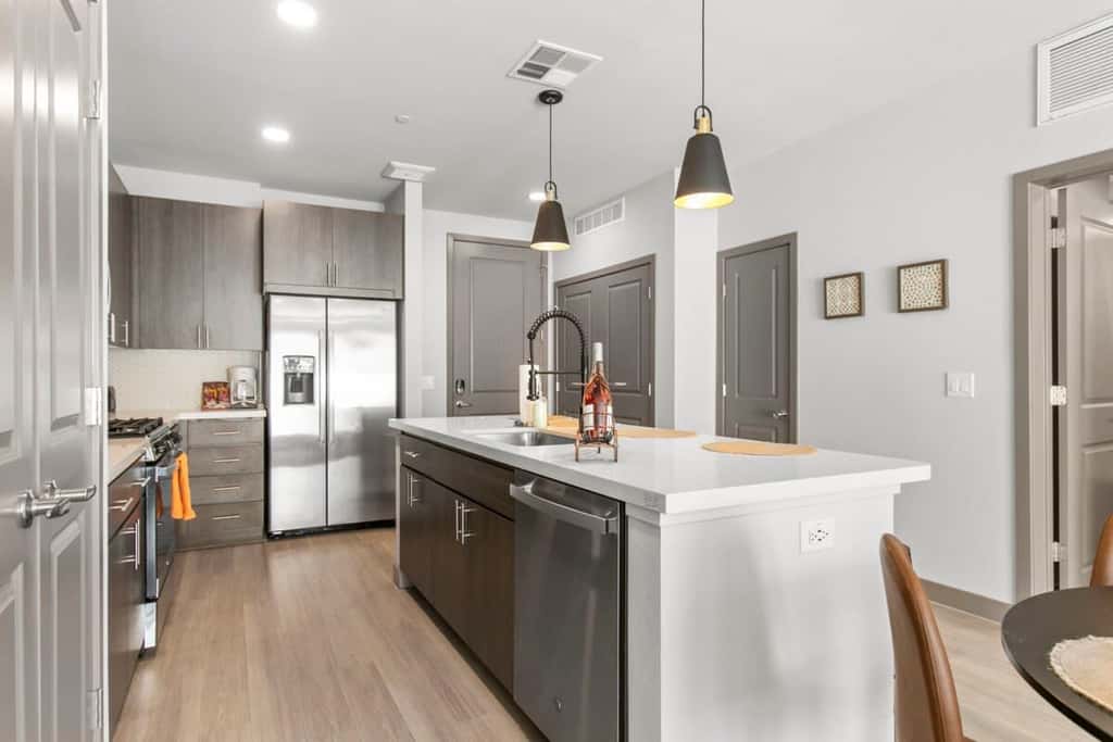 CozySuites Phoenix 3BR Apt w/ Pool, Parking, Pets