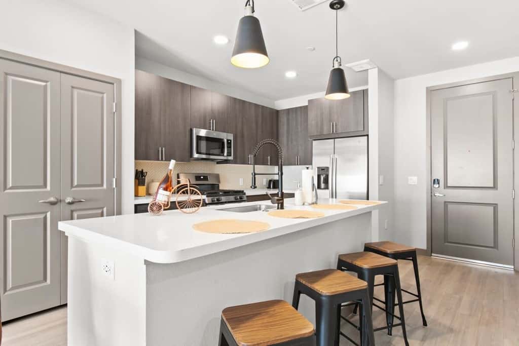 CozySuites Phoenix 3BR Apt w/ Pool, Parking, Pets