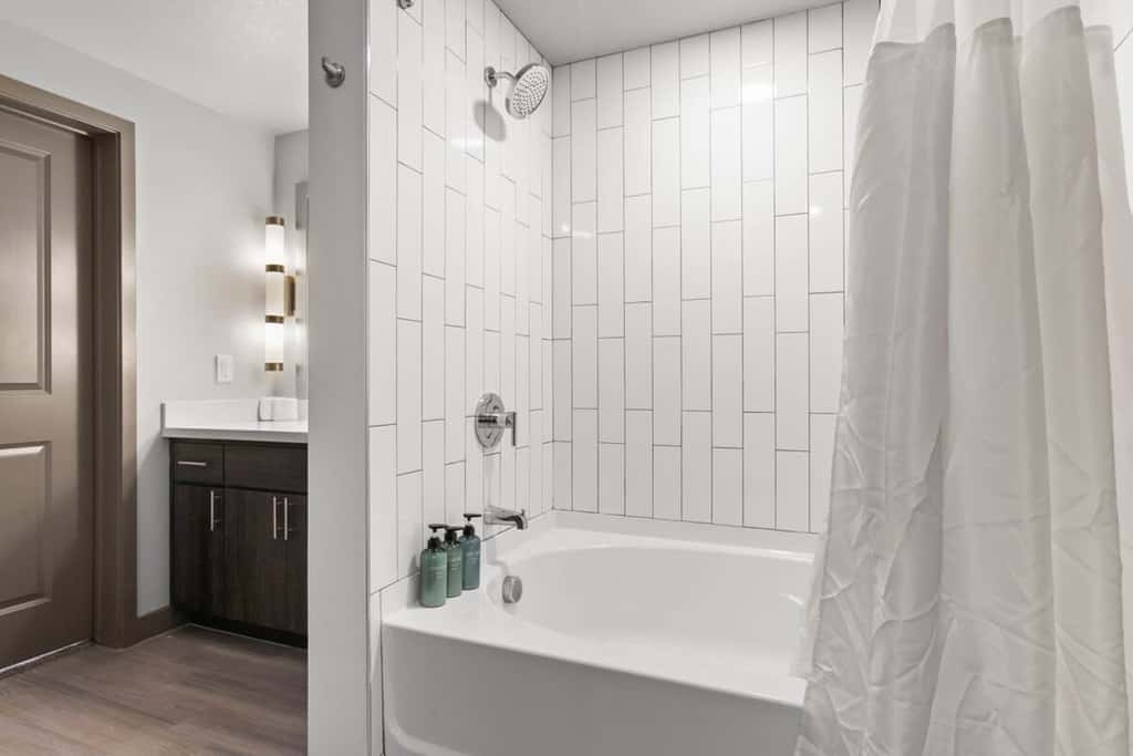 CozySuites Phoenix 3BR Apt w/ Pool, Parking, Pets