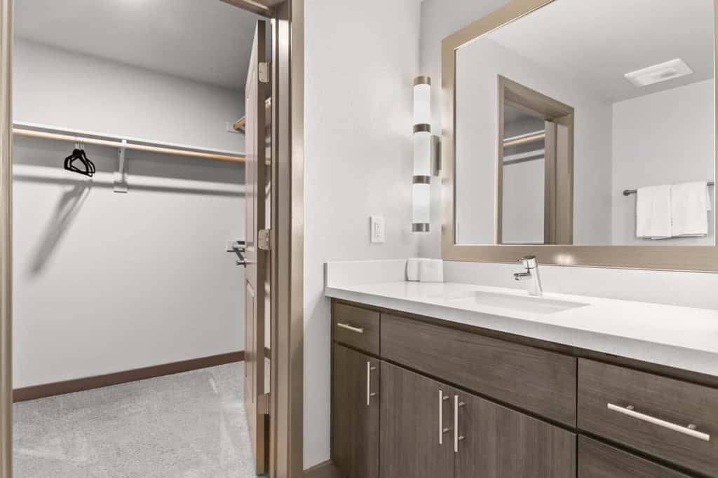 CozySuites Phoenix 3BR Apt w/ Pool, Parking, Pets