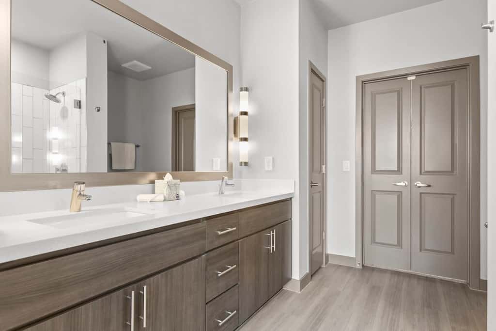 CozySuites Phoenix 3BR Apt w/ Pool, Parking, Pets