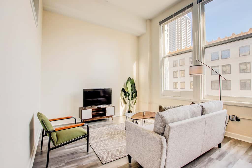 TWO CozySuites 4BR Queen Apt with Skybridge Access
