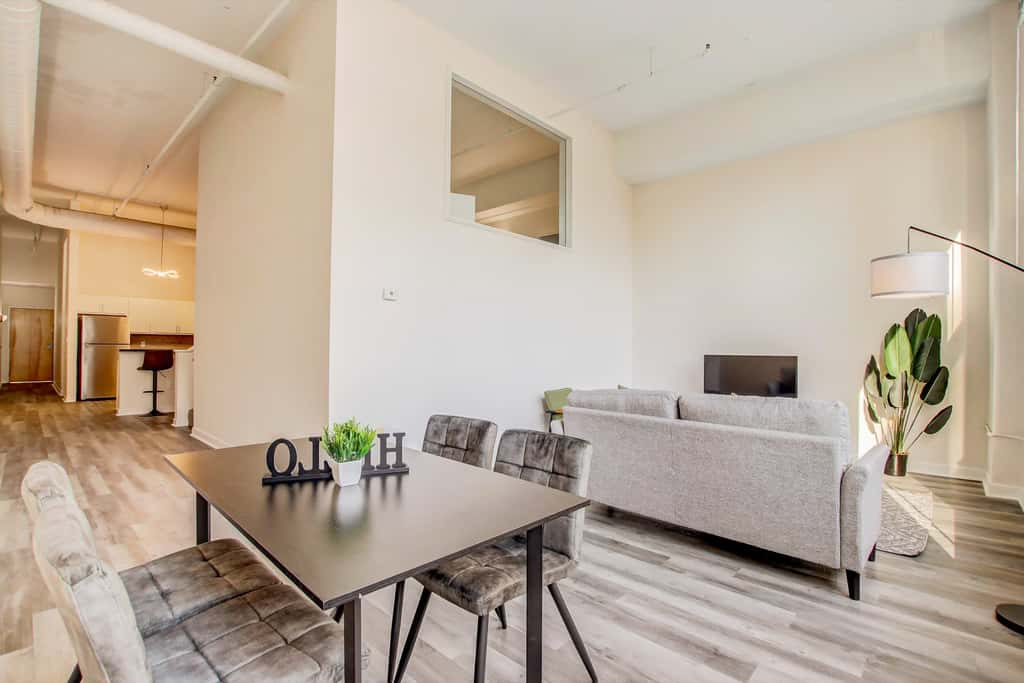 TWO CozySuites 4BR Queen Apt with Skybridge Access
