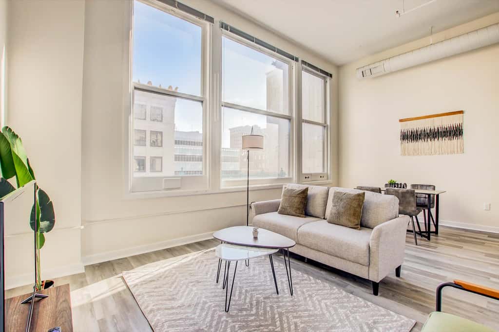 TWO CozySuites 4BR Queen Apt with Skybridge Access