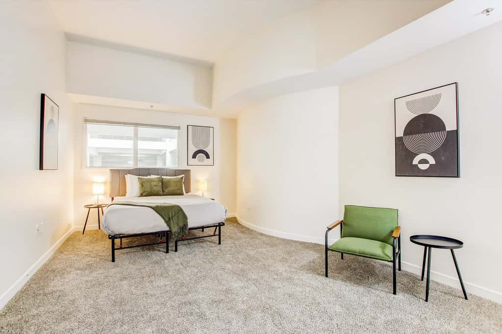 TWO CozySuites 4BR Queen Apt with Skybridge Access
