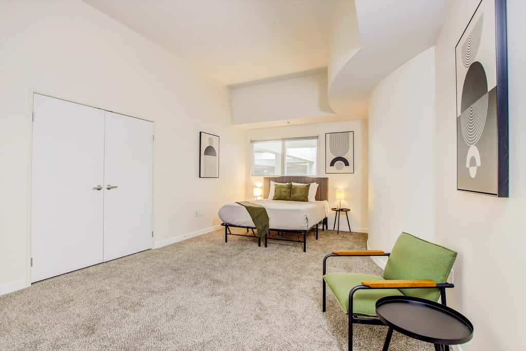 TWO CozySuites 4BR Queen Apt with Skybridge Access
