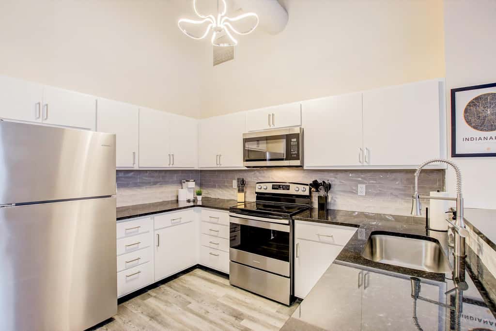 TWO CozySuites 4BR Queen Apt with Skybridge Access