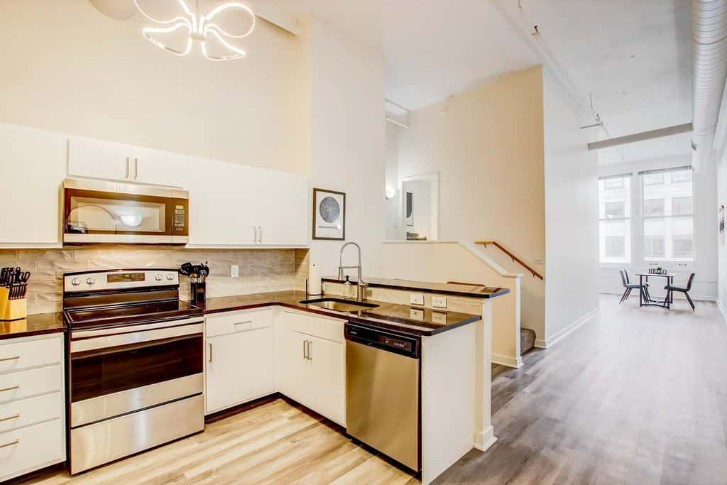 TWO CozySuites 4BR Queen Apt with Skybridge Access