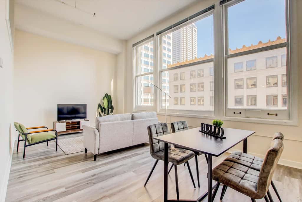 TWO CozySuites 4BR Queen Apt with Skybridge Access