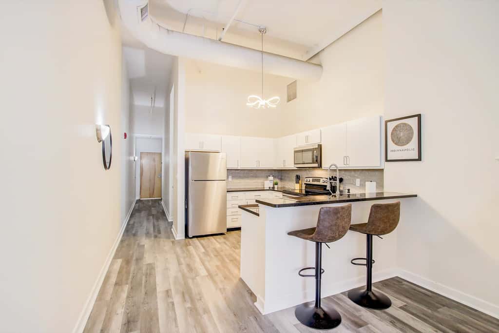 TWO CozySuites 4BR Queen Apt with Skybridge Access