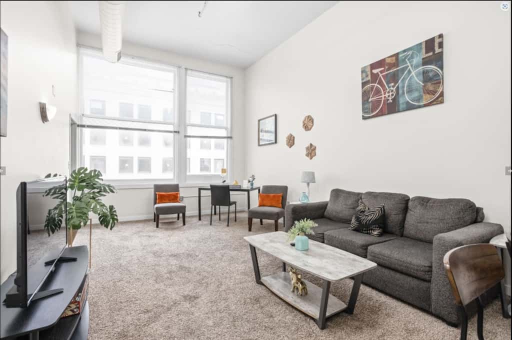 TWO CozySuites 4BR Queen Apt with Skybridge Access