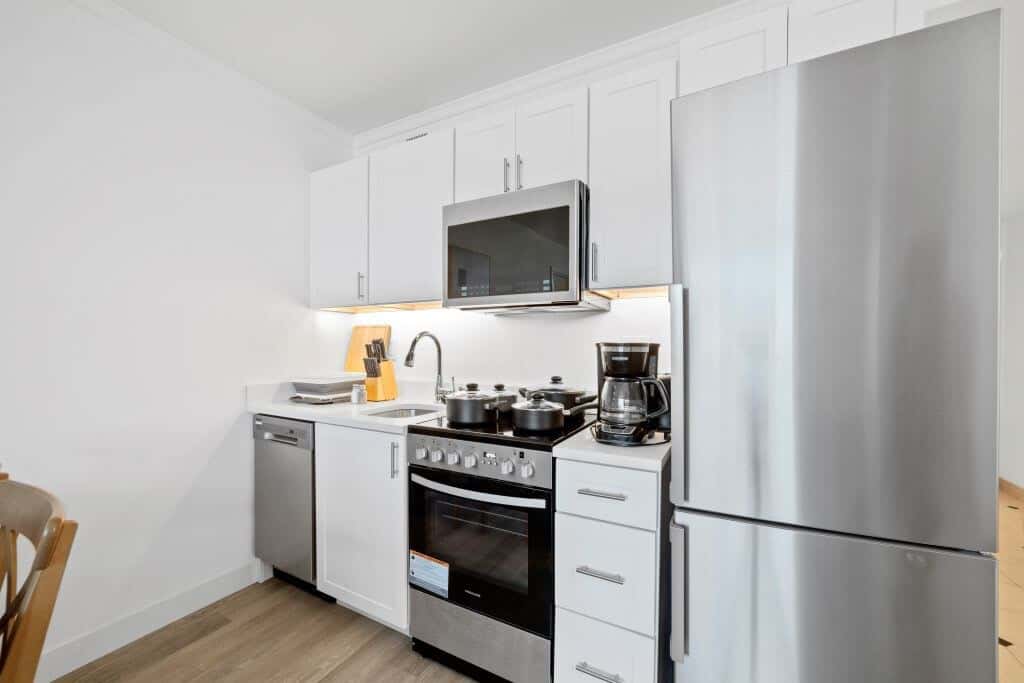 Sleep SIX CozySuites, 1BR 2BA on the Boardwalk