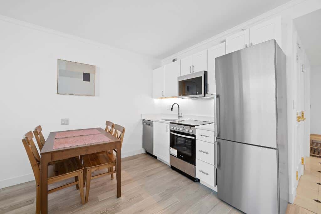 Sleep SIX CozySuites, 1BR 2BA on the Boardwalk