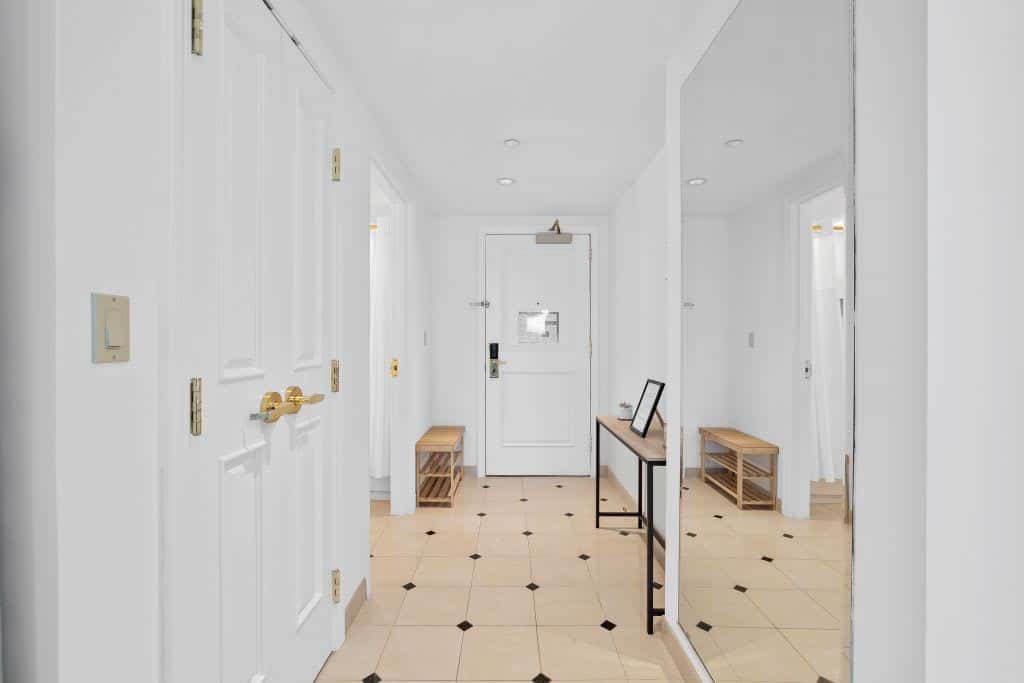 Modern 2BR 3BA | CozySuites at Showboat
