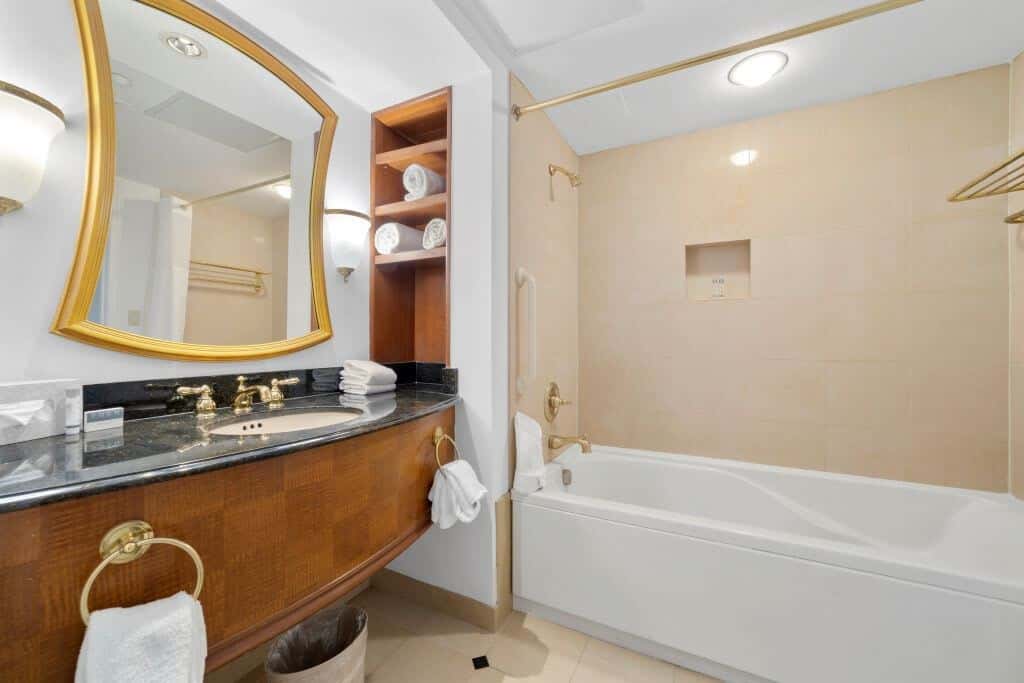 Modern 2BR 3BA | CozySuites at Showboat